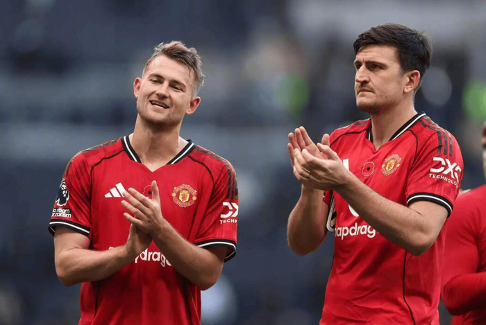 华体会下载-罗马诺透露梅努留曼联内幕，那不勒斯曾深入谈判|马奎尔|哈里-马奎尔|贝西克塔斯|足球转会市场|迈克尔-卡里克_新浪体育_新浪新闻