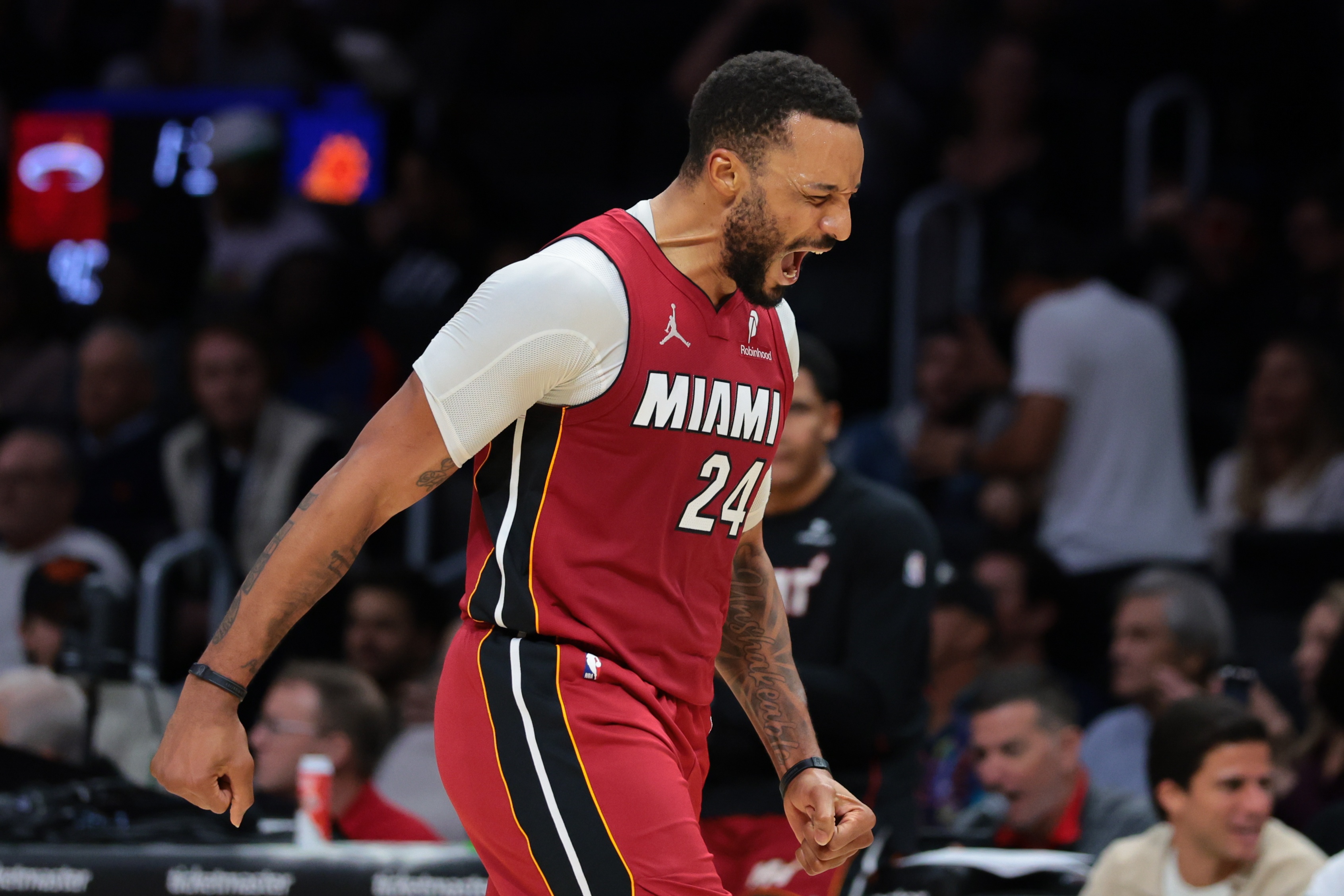 热火锁在附加赛！鲍威尔：很失望&amp;我也不知道答案 回去多看录像吧